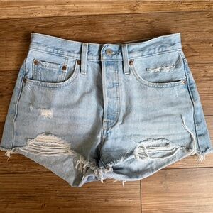 Levi’s 501 Original Distressed Cutoff Denim Shorts Light Wash Size 26